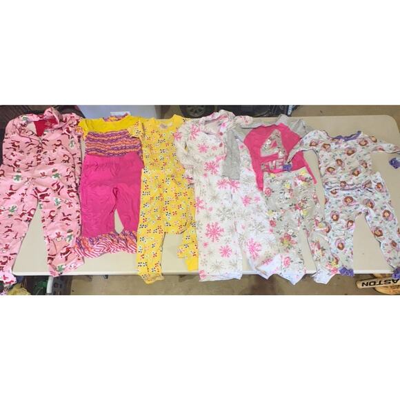 Lot Of 50 Girls Outfits (PJs, Nightgowns, Outfits), Sized 4-5, Assorted Brands - Picture 4 of 8